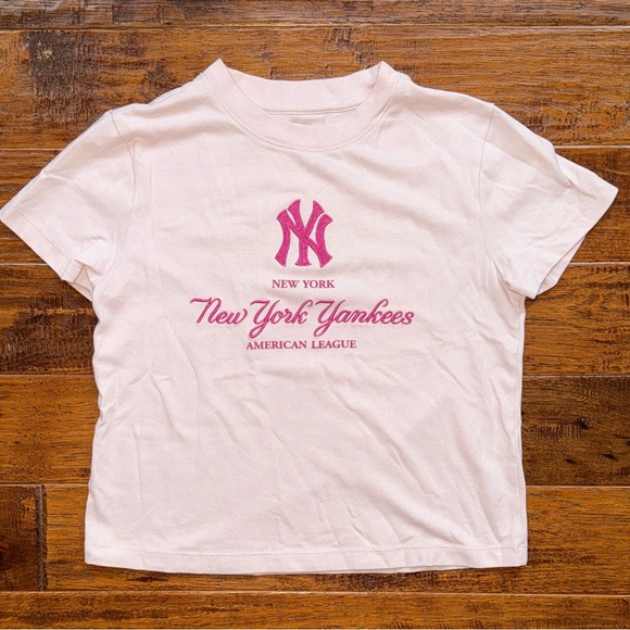 Genuine Merchandise Abercrombie Kids Pink Yankees Tee, size 9/10 - Picture 1 of 5